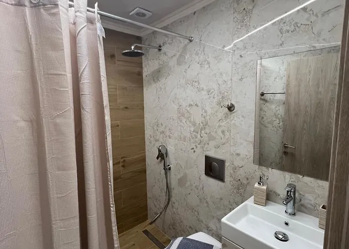 بيت ضيافة F&m House Semi Basement